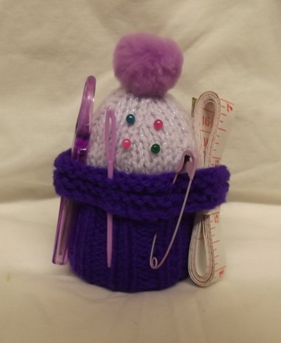 Handgefertigtes gestricktes - /,